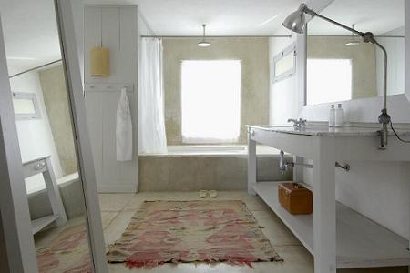 Escalera en el baño
