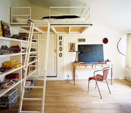 Cuarto juvenil con cama alta