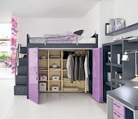Habitación de chica con cama alta