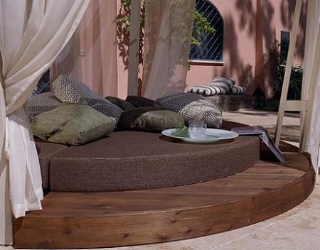 Daybed circular para crear un espacio muy especial en tu terraza o jardín Daybed circular para crear un espacio muy especial en tu terraza o jardín