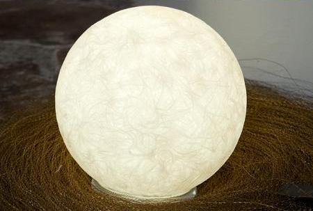 Lámpara que parece una luna llena Lámpara que parece una luna llena
