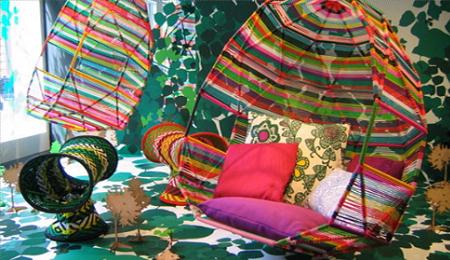 Este colorido sofá colgante de Moroso es una de las apuesta de la frima francesa para el verano 2009
